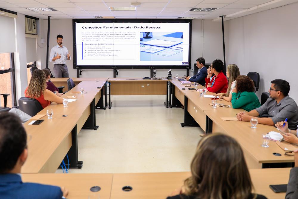 Capa da notícia: Comissão da Seec reforça governança e aplicação da LGPD